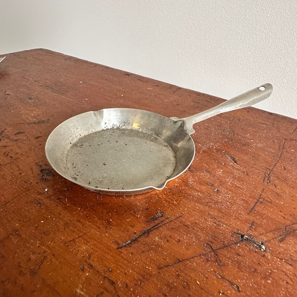 Vintage Skillet toy - Picture 1 of 3